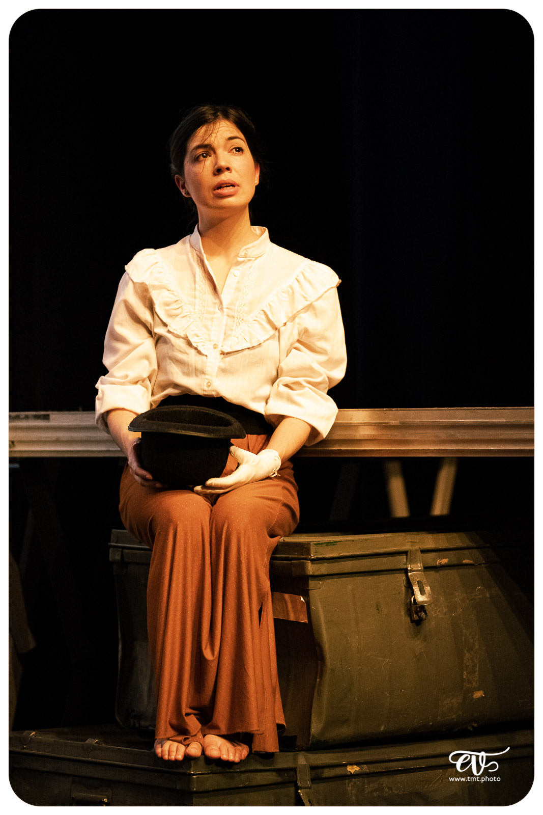 LA MESNIE H. - UN JOUR D'ÉTÉ